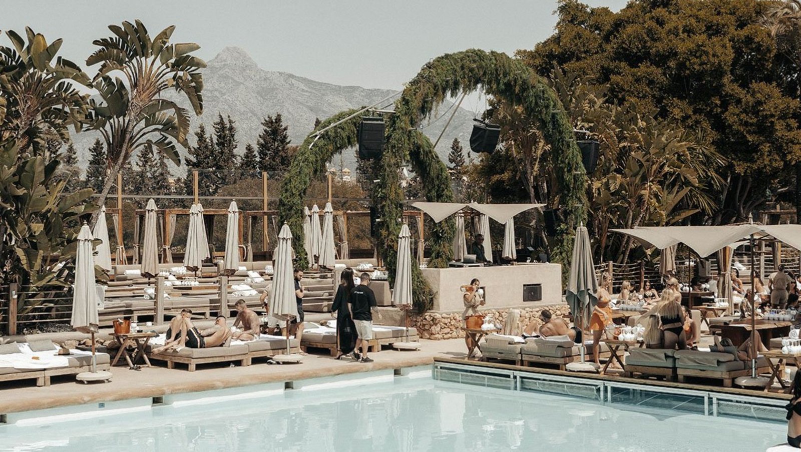 Naô Pool Club Nueva Andalucía