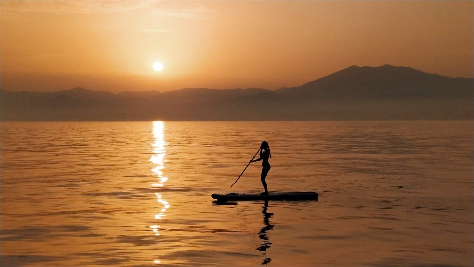 Atardecer desde el velero sobre el Mediterráneo