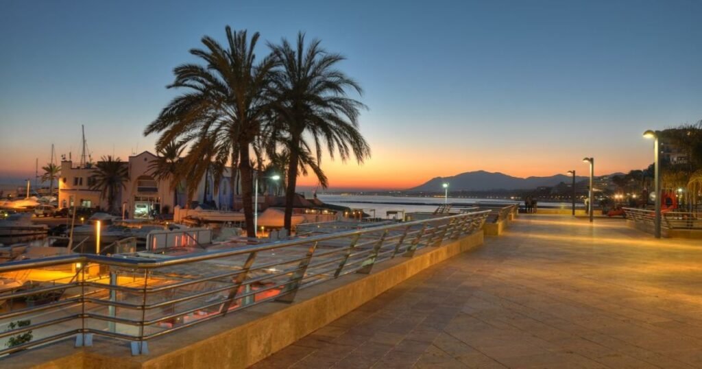 Plaza del Puerto Deportivo de Marbella